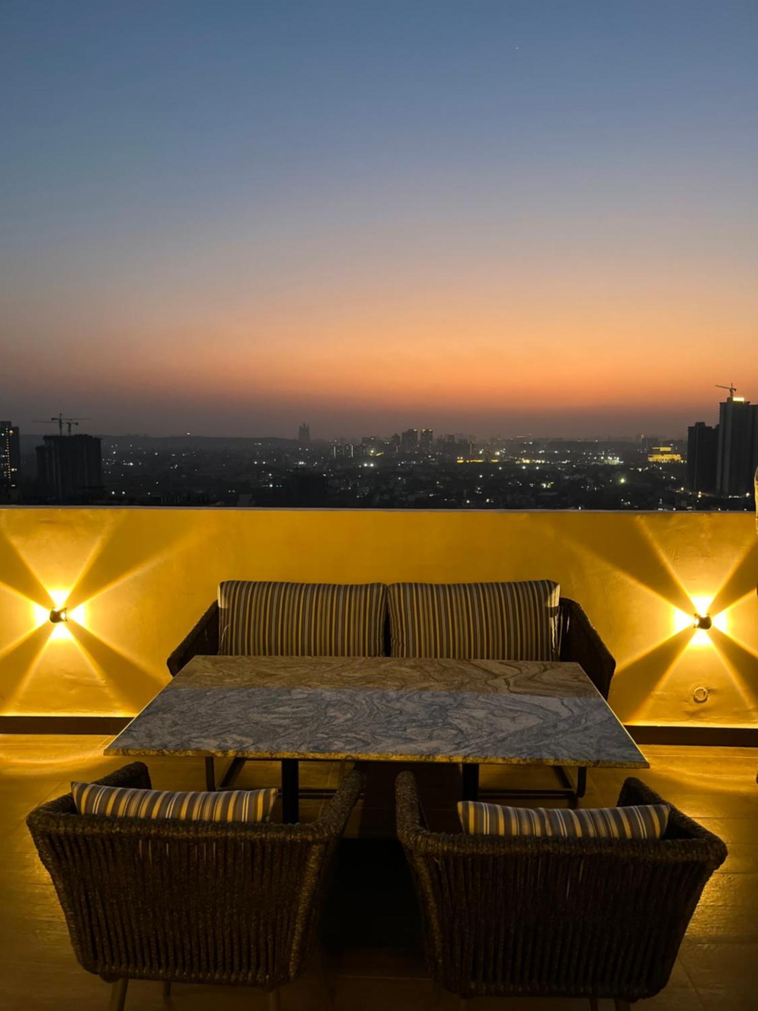 Rhythm Gurugram Hotel & Suites, Sohna Road Гургаон Екстериор снимка