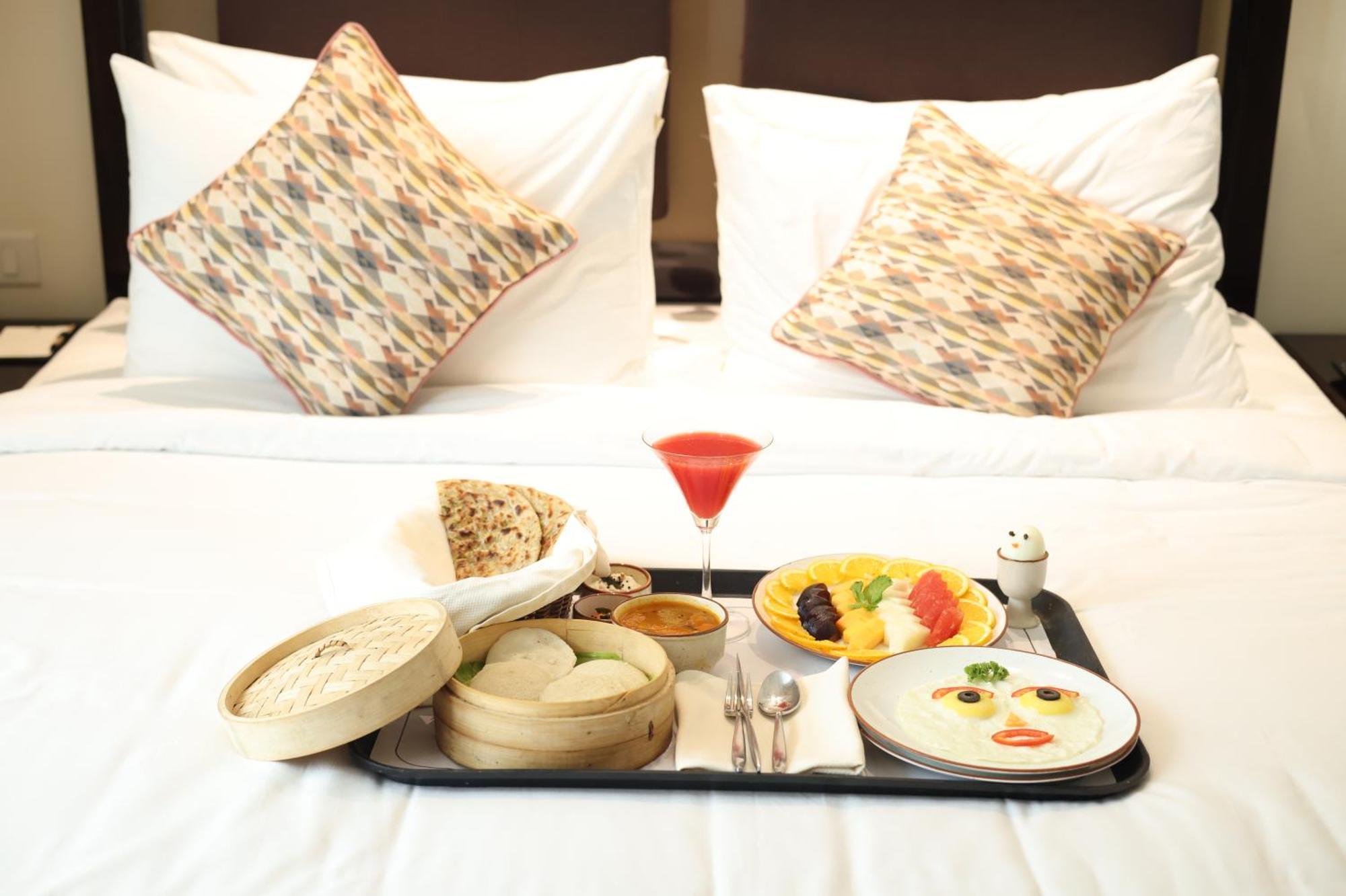 Rhythm Gurugram Hotel & Suites, Sohna Road Гургаон Екстериор снимка