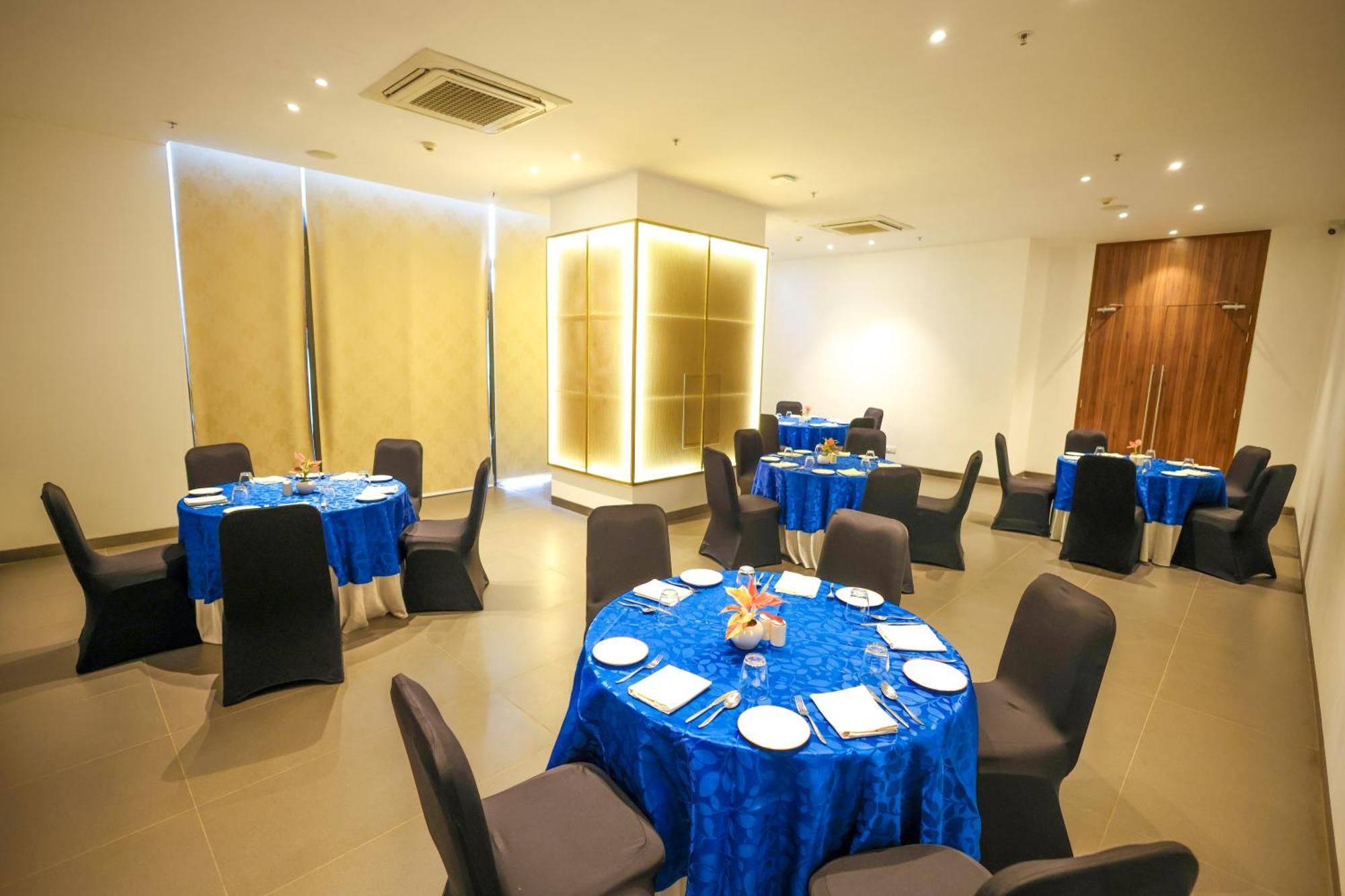 Rhythm Gurugram Hotel & Suites, Sohna Road Гургаон Екстериор снимка