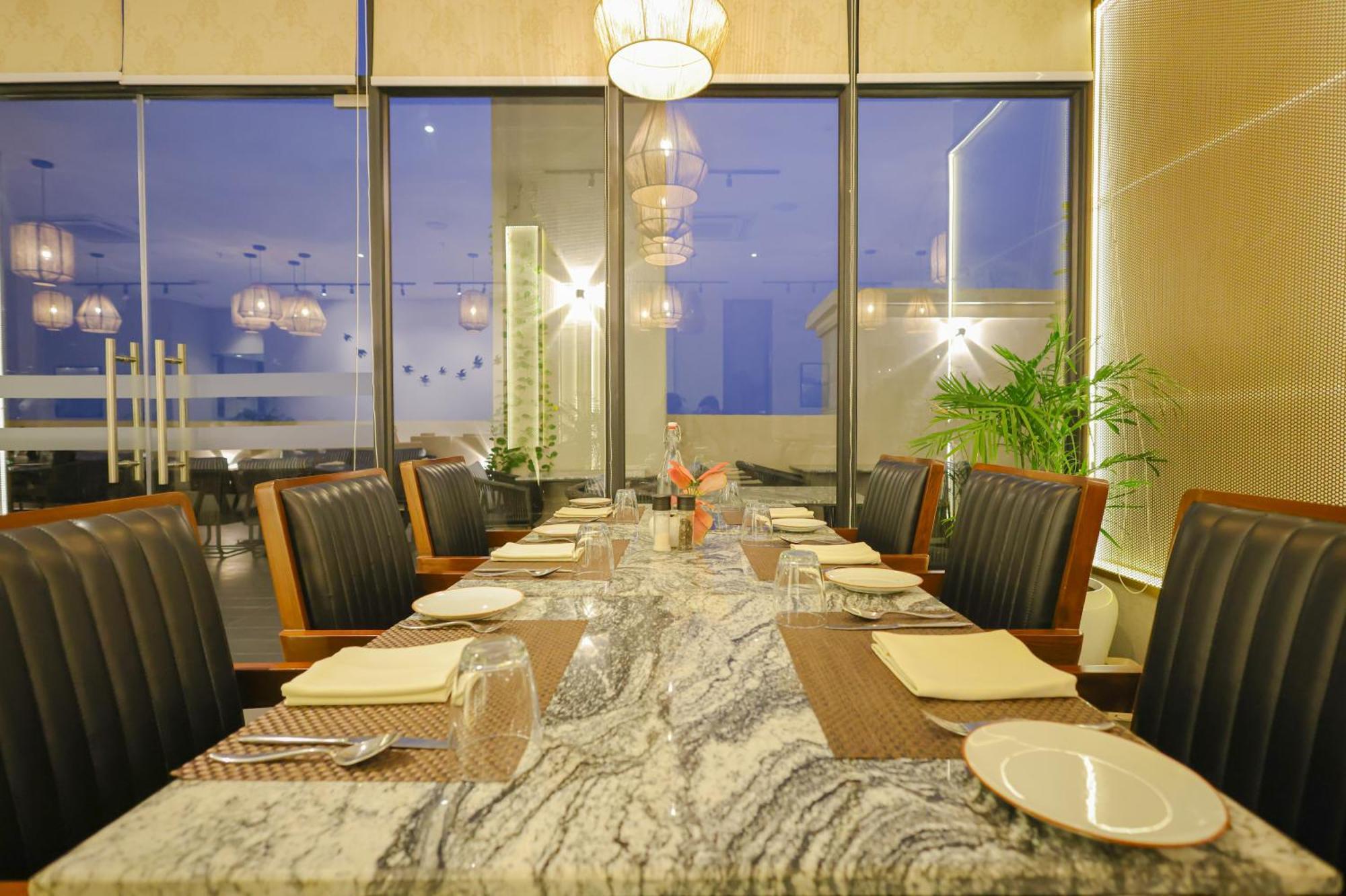 Rhythm Gurugram Hotel & Suites, Sohna Road Гургаон Екстериор снимка