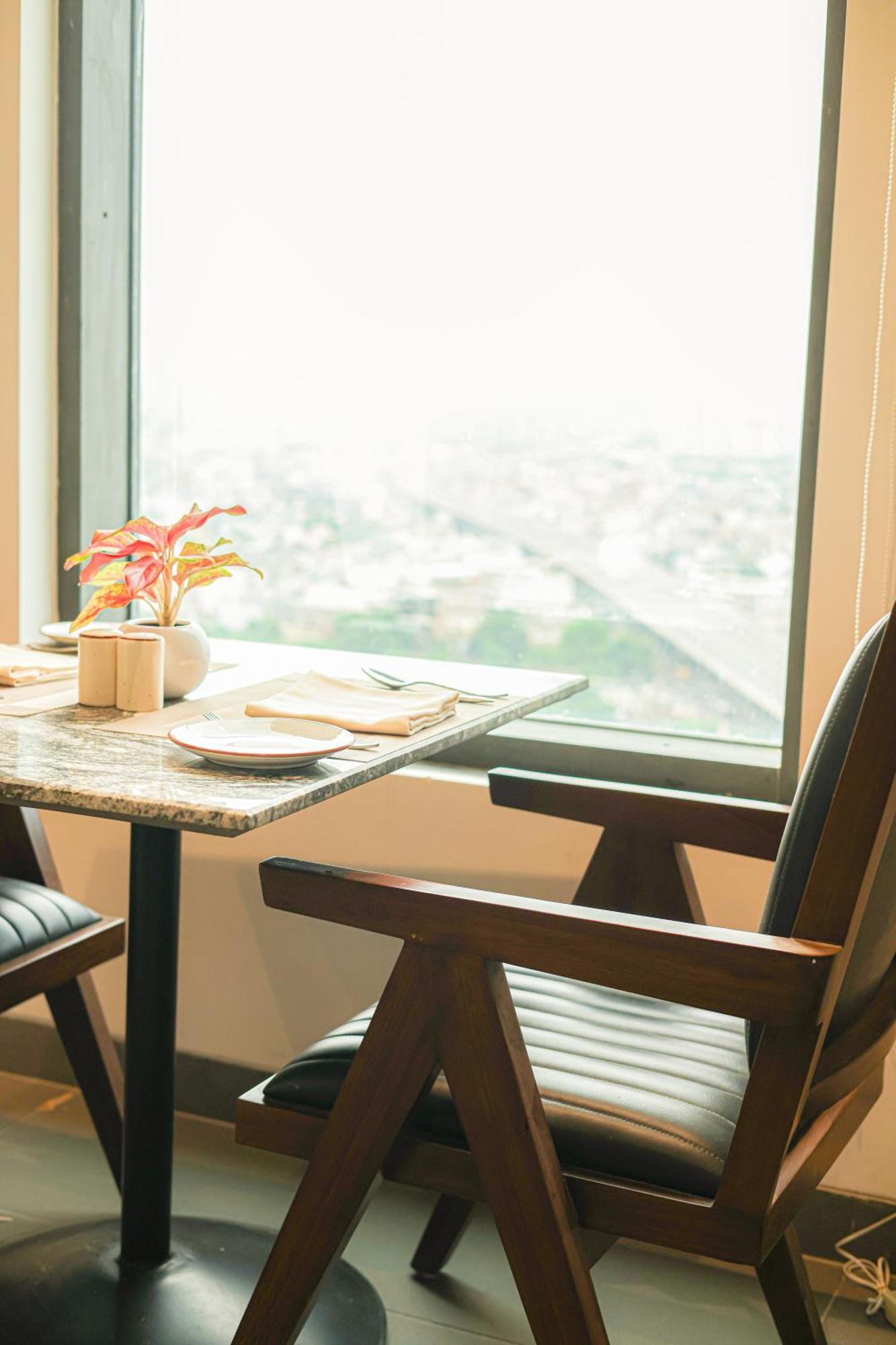 Rhythm Gurugram Hotel & Suites, Sohna Road Гургаон Екстериор снимка