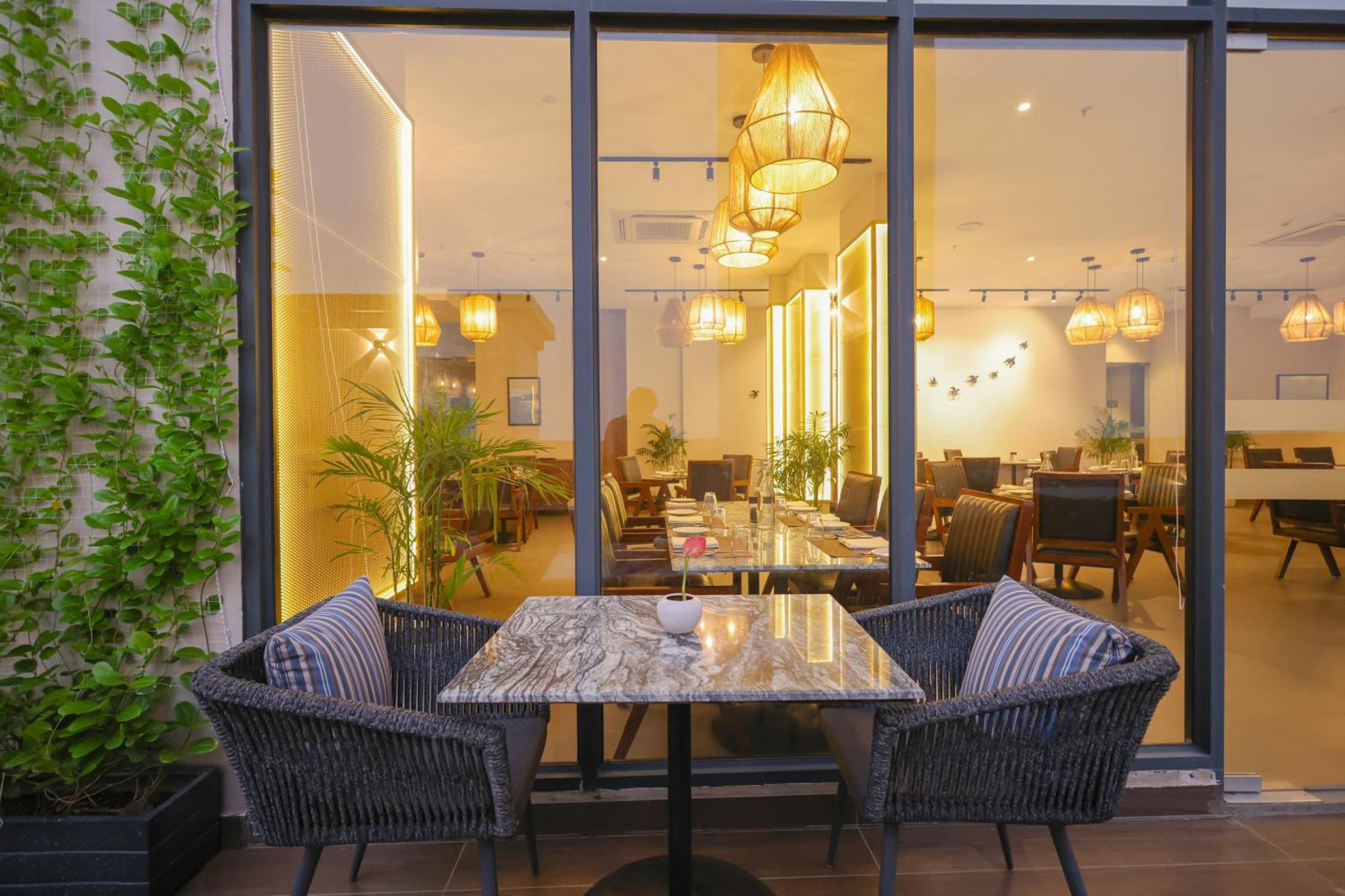 Rhythm Gurugram Hotel & Suites, Sohna Road Гургаон Екстериор снимка