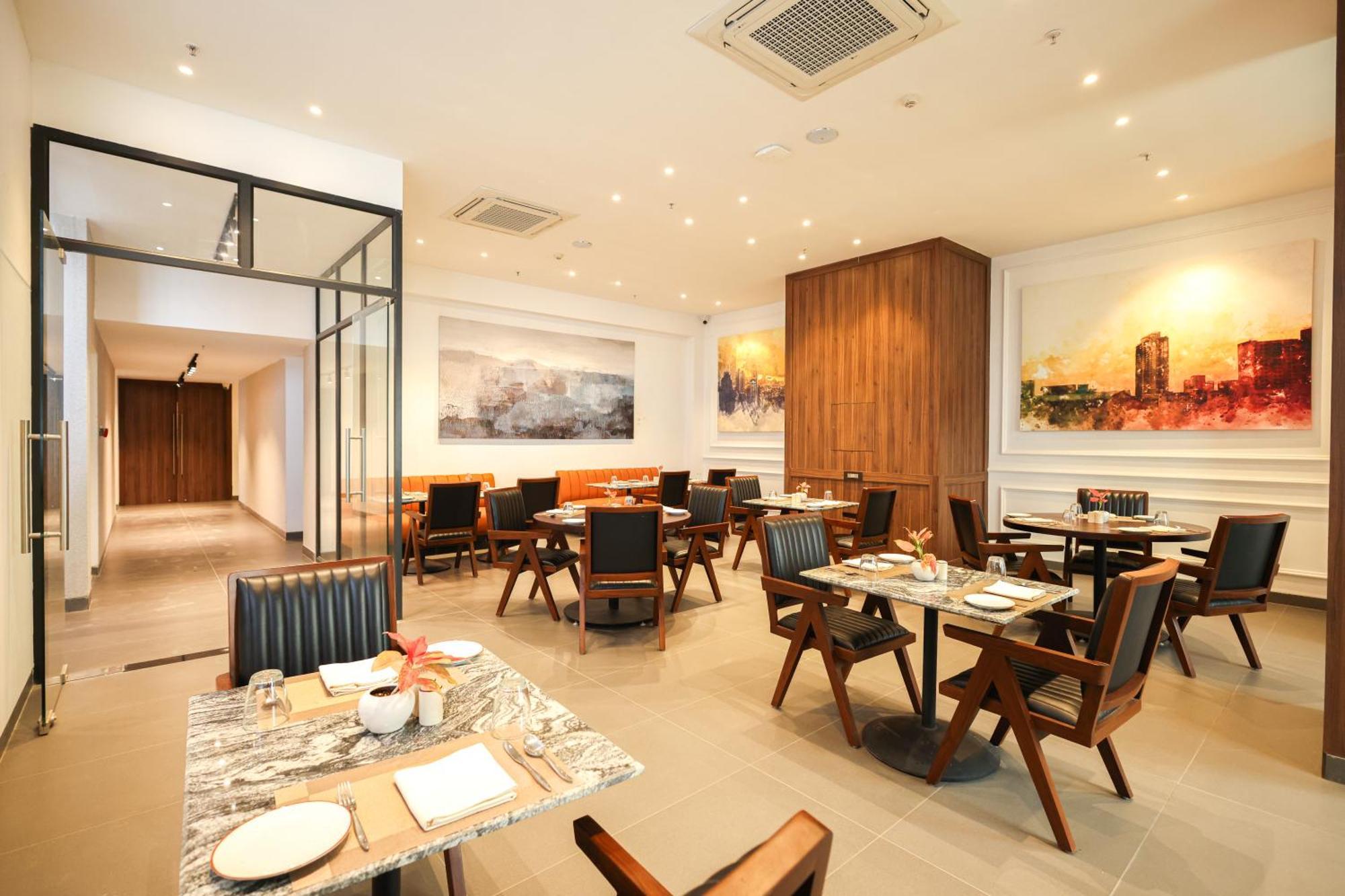 Rhythm Gurugram Hotel & Suites, Sohna Road Гургаон Екстериор снимка