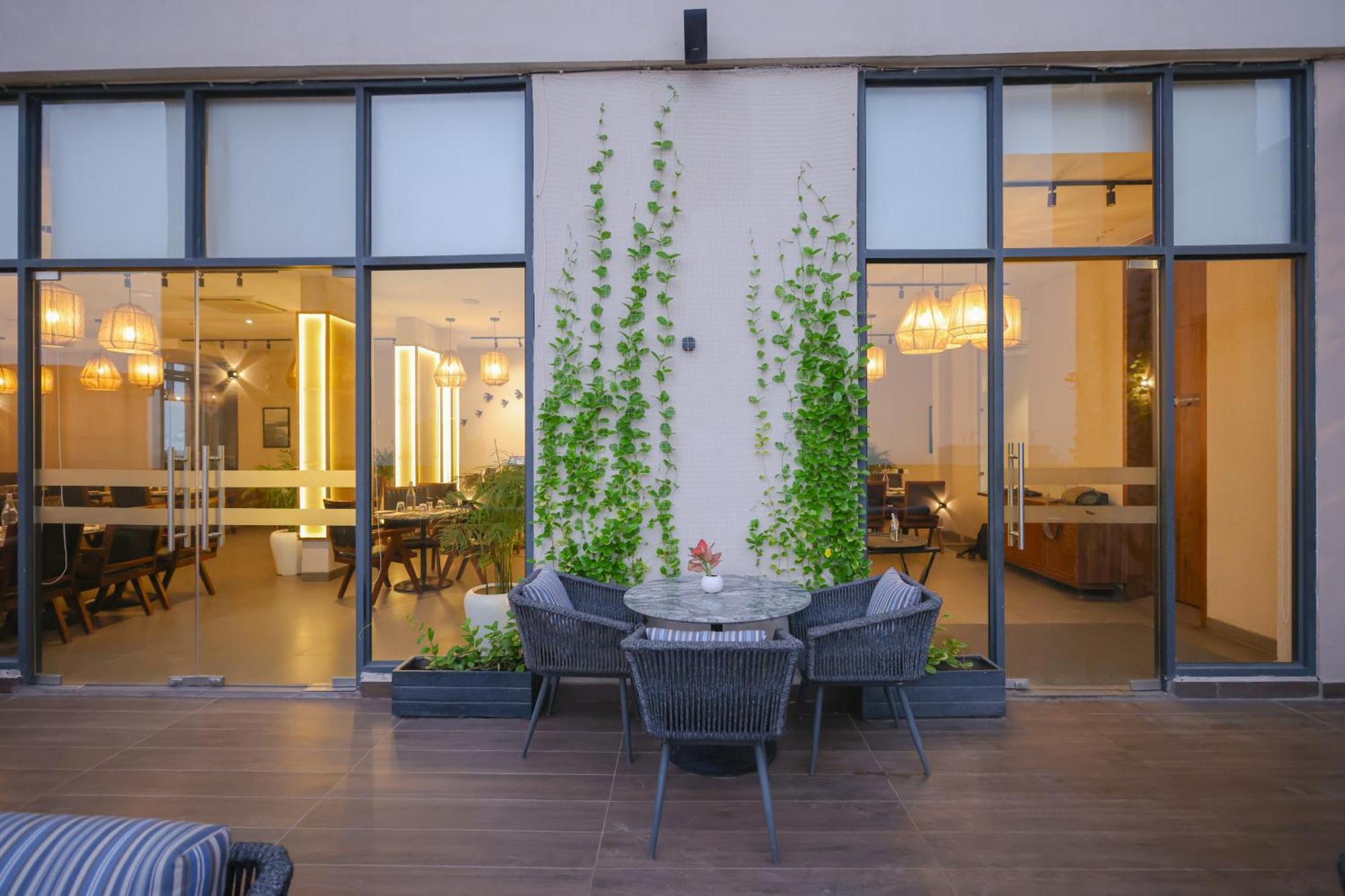 Rhythm Gurugram Hotel & Suites, Sohna Road Гургаон Екстериор снимка