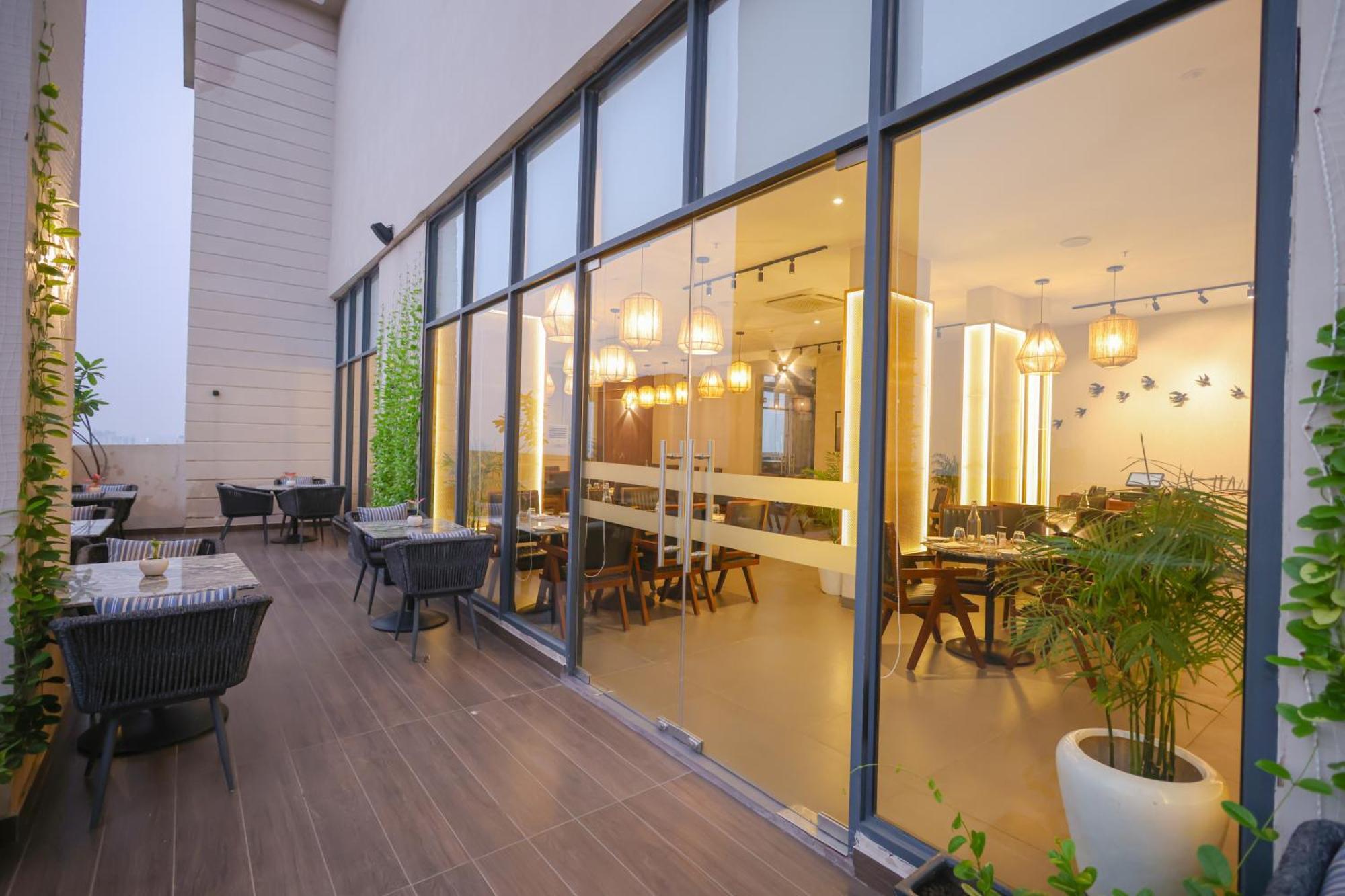 Rhythm Gurugram Hotel & Suites, Sohna Road Гургаон Екстериор снимка