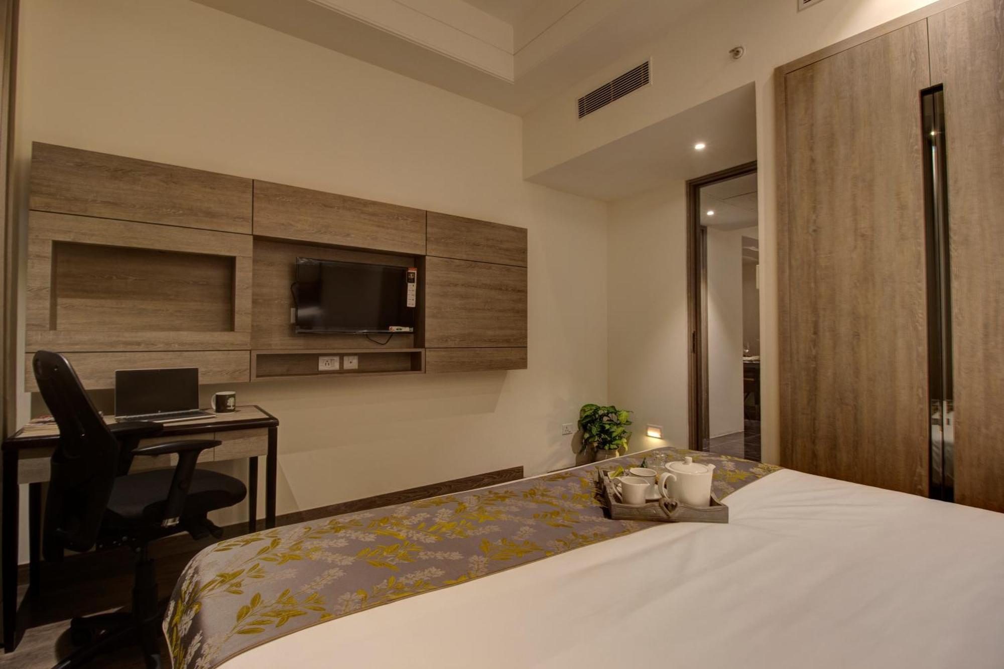 Rhythm Gurugram Hotel & Suites, Sohna Road Гургаон Екстериор снимка