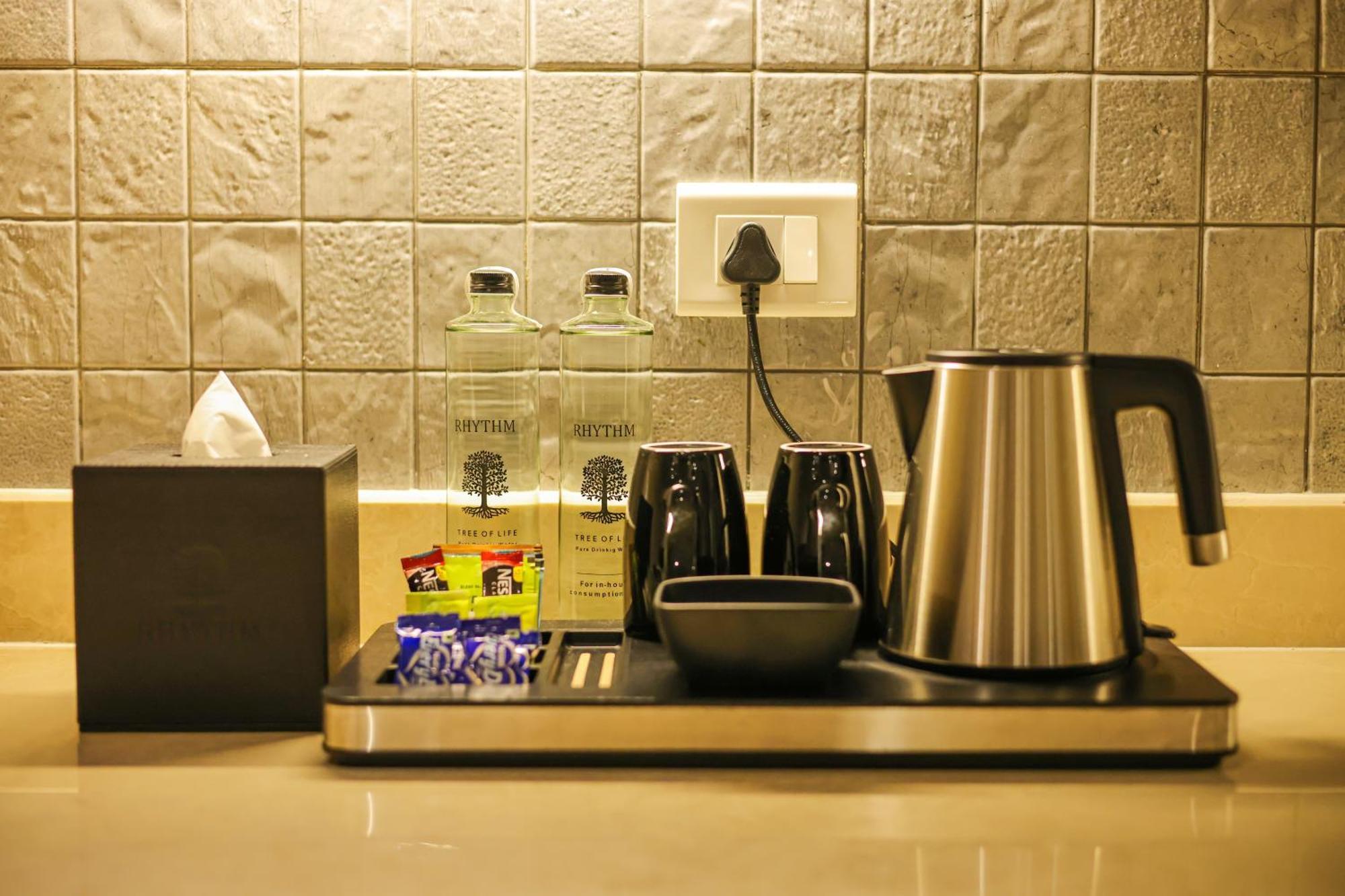 Rhythm Gurugram Hotel & Suites, Sohna Road Гургаон Екстериор снимка