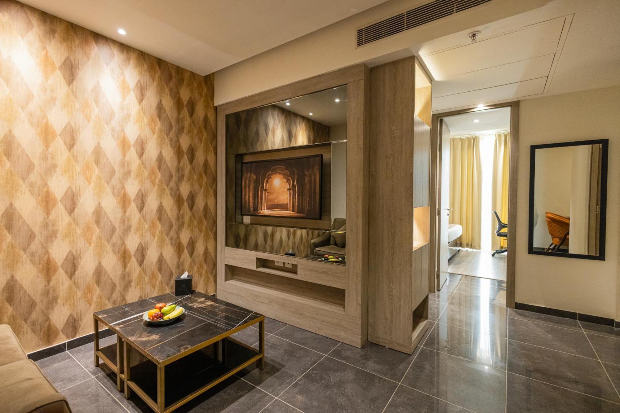 Rhythm Gurugram Hotel & Suites, Sohna Road Гургаон Екстериор снимка