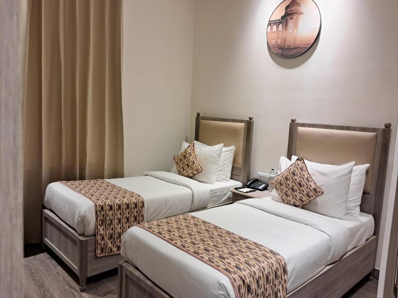 Rhythm Gurugram Hotel & Suites, Sohna Road Гургаон Екстериор снимка